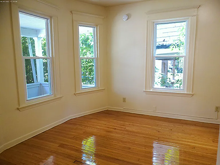 2406 E Genesee St — Photo 24