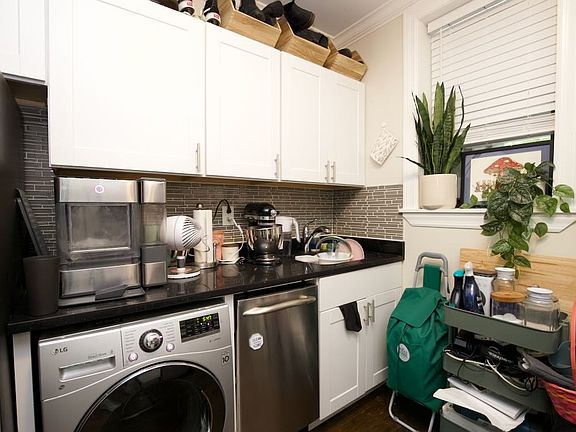 3rd image of 1056 W Lill Ave #3