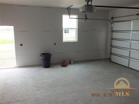 5th image of 19 Grassy Meadows Dr