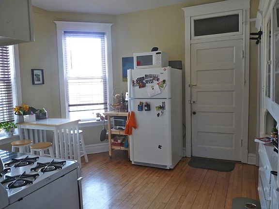 2nd image of 2631 W Augusta Blvd APT 1R