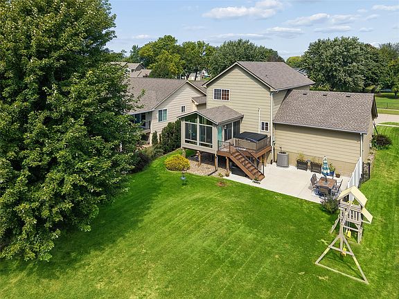2nd image of 3171 SE Primrose Dr