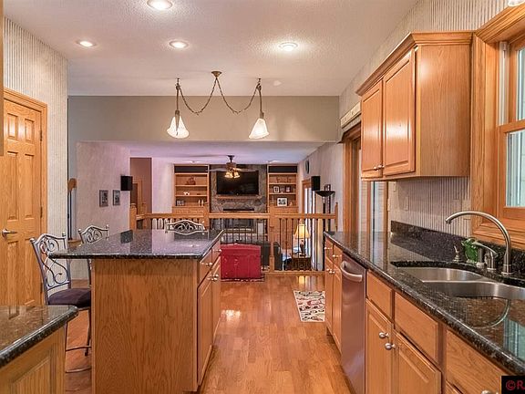 3rd image of 1528 Maplewood Dr