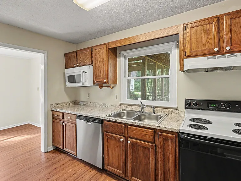 403 Ann St — Photo 8