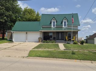 516 Commercial St, Strawberry Point, IA 52076