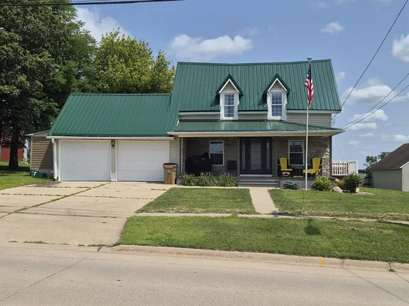 516 Commercial St, Strawberry Point, IA 52076