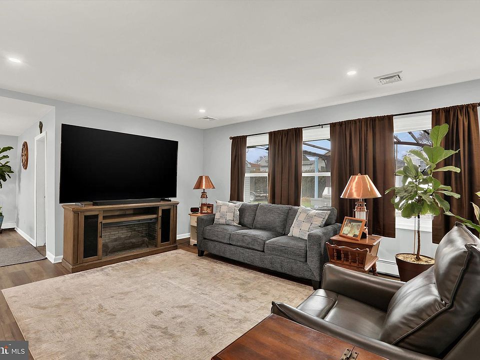 123 Goldenridge Dr, Levittown, PA 19057 Zillow