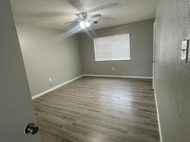 5909 Royalgate Dr — Photo 30