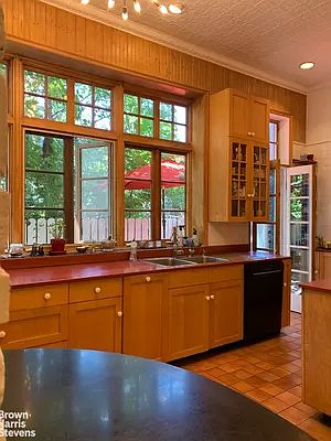 4th image of 80 Douglass St #2