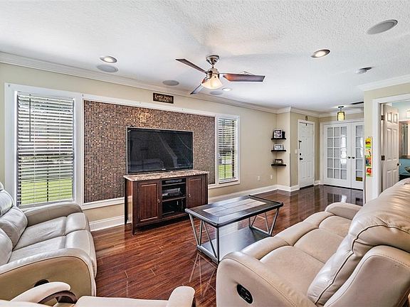 4th image of 2501 Oleander Lakes Dr