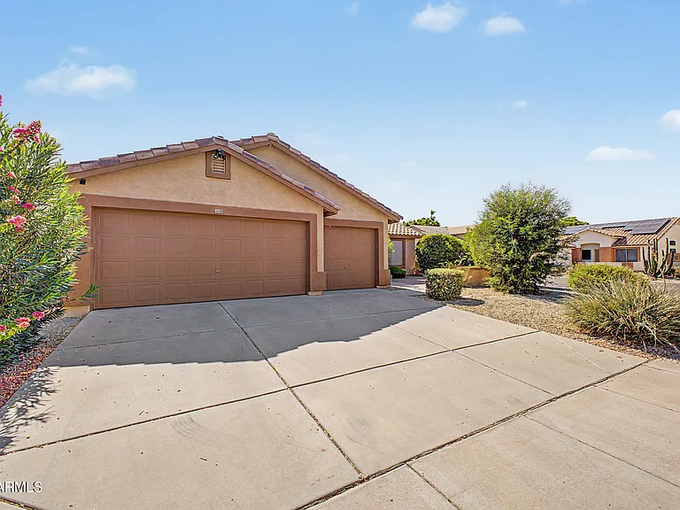 16148 N 157th Dr — Photo 2