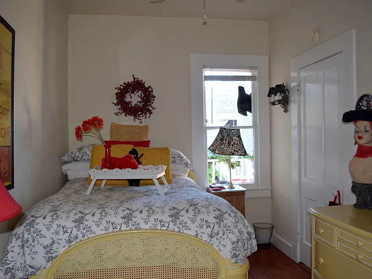 126 W De La Guerra St — Photo 11