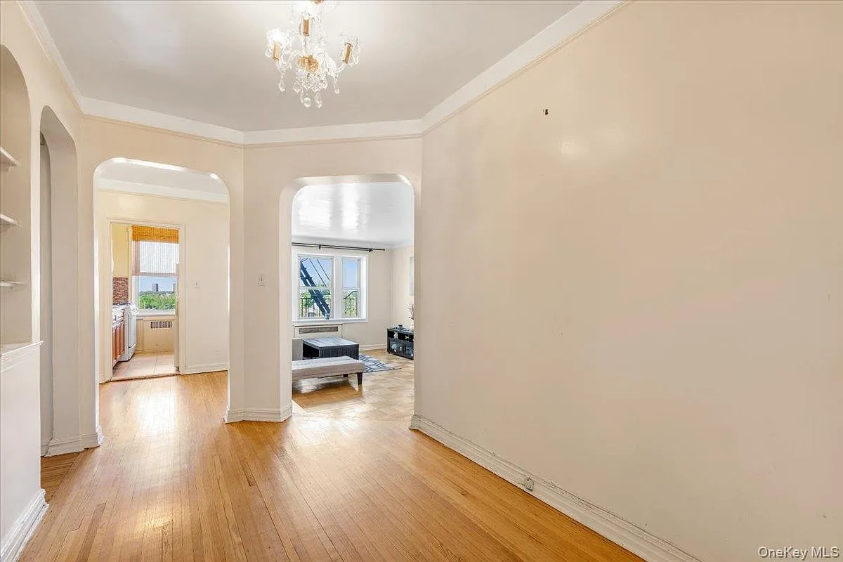 1 bed, 1.0 bath, $2,100 — Photo 2