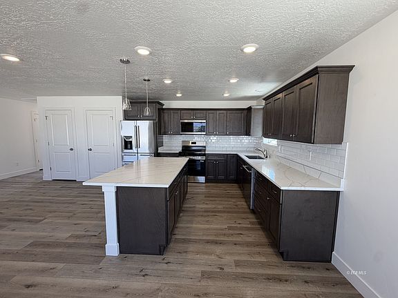 3rd image of 1266 Primrose Ln