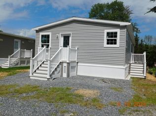 64 Back St, Oxford Township, NJ 07863