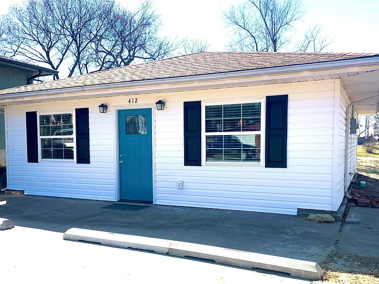 412 W Maple St — Photo 13