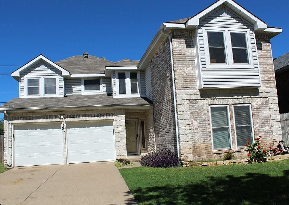 1st image of 902 Simon Dr