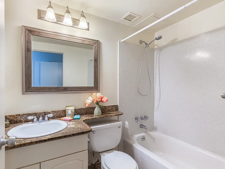 Jackson Lake Apartments — Photo 22
