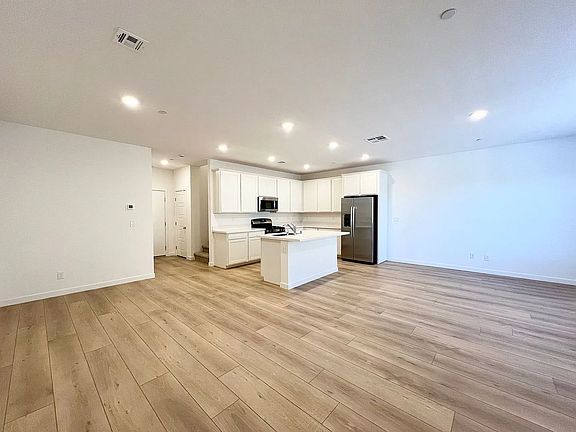 5th image of 264 Walsh Peak Ave