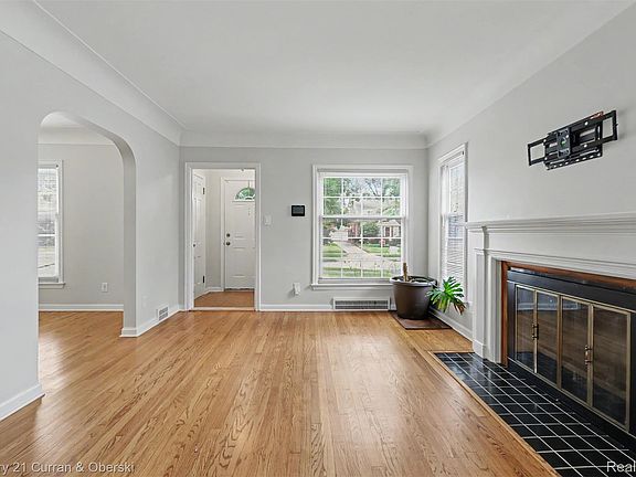 5th image of 2100 Lancaster St