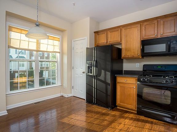 5th image of 232 Balaban Cir