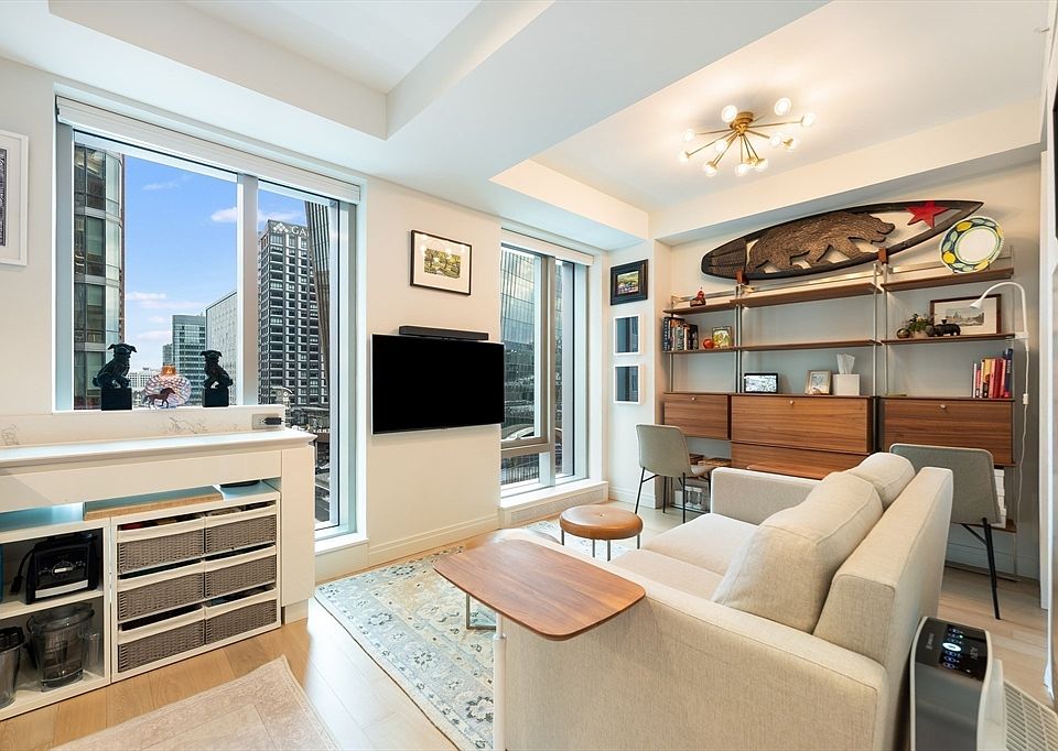 1st image of 135 Seaport Blvd #818