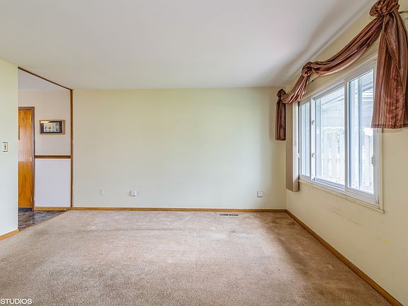 2nd image of 805 Cypress Ln