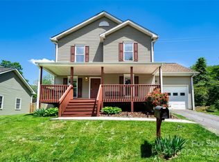 16 Dreamland Ct, Asheville, NC 28803