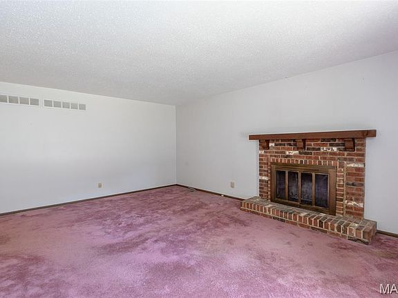 3rd image of 2472 Pheasant Run Dr