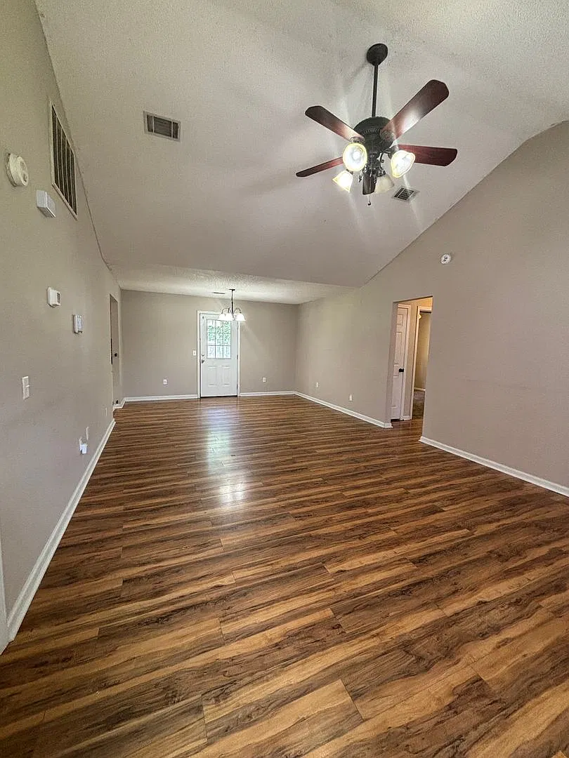 For Rent — Photo 3