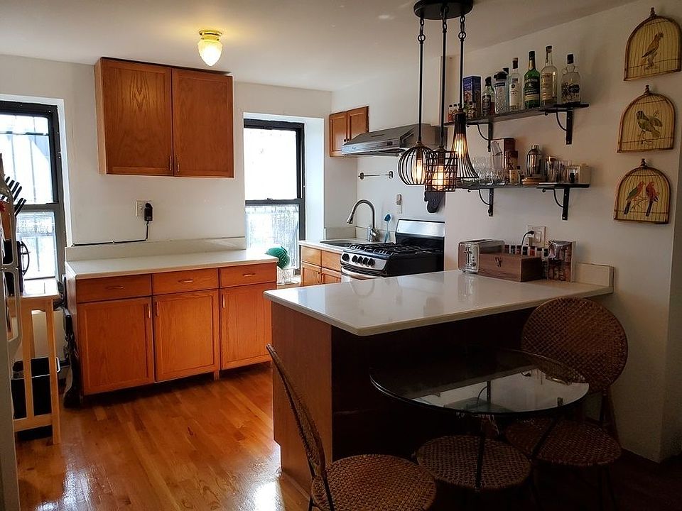 2nd image of 686 Warren St #F2