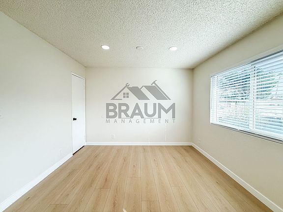 5th image of 14801 Delano St APT 9