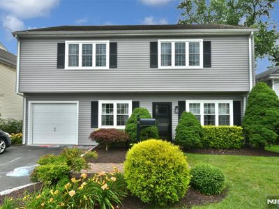 22 Grove St, Waldwick, NJ, 07463