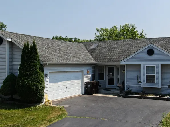 4613 Southhampton Dr, Island Lake, IL 60042