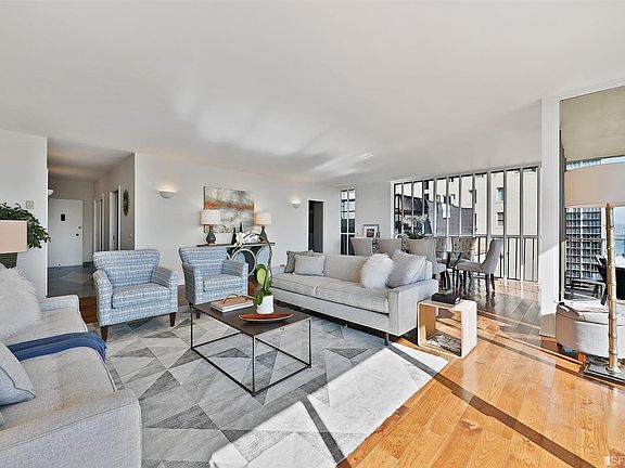 4th image of 999 Green St APT 1104