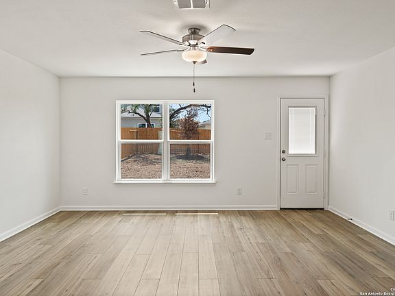 5th image of 14911 Telfaire Meadow