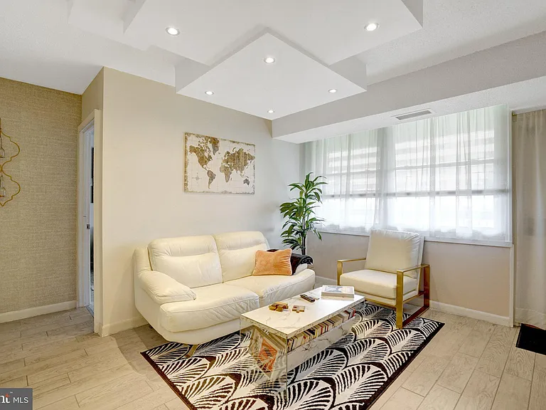 3709 S George Mason Dr #415-E — Photo 9