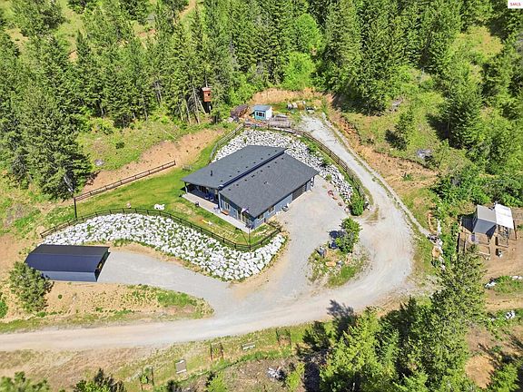 2nd image of 416 Miner Dr