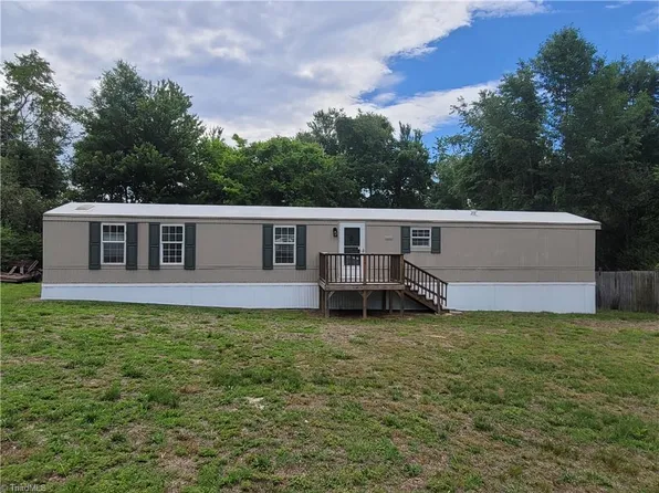 157 College Village Dr, Eden, NC 27288