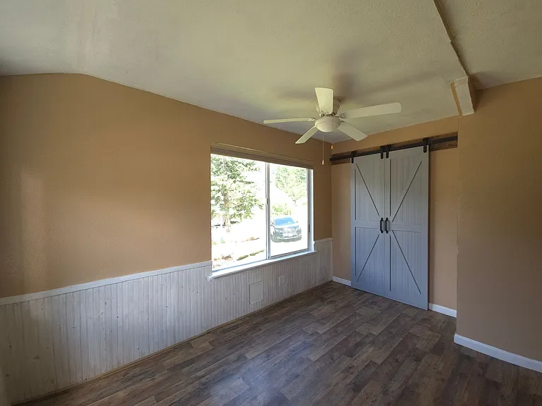 402 Oregon St — Photo 15