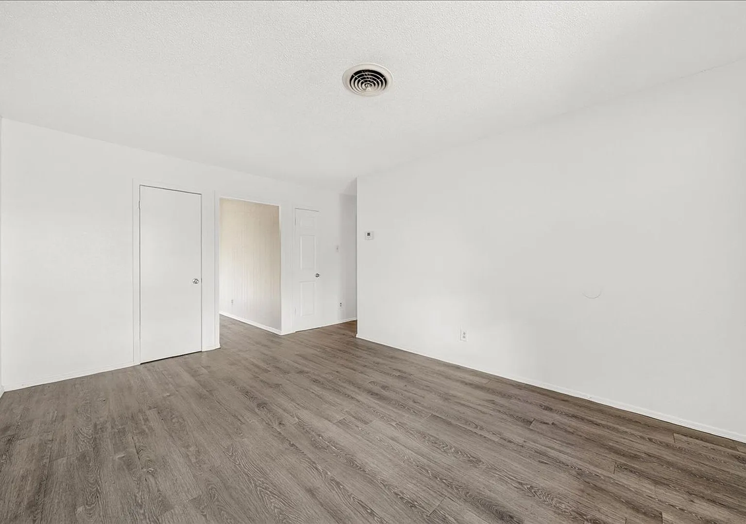 1626 Bois D Arc - 4/bedroom 2/bathroom - $1695/month — Photo 4