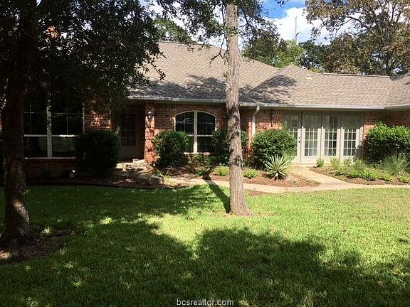 2nd image of 1009 Huntington Dr