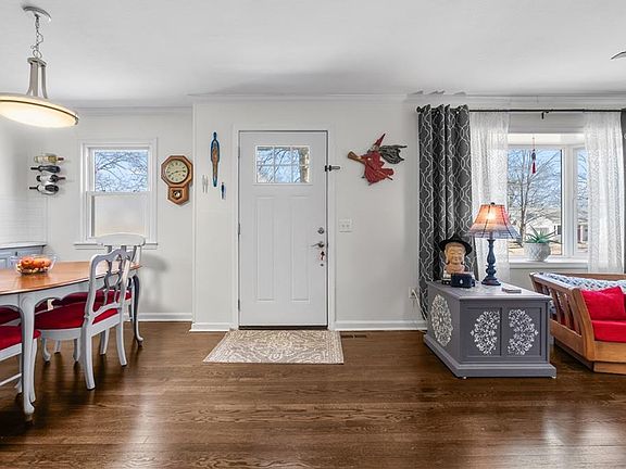 3rd image of 5526 Linden St