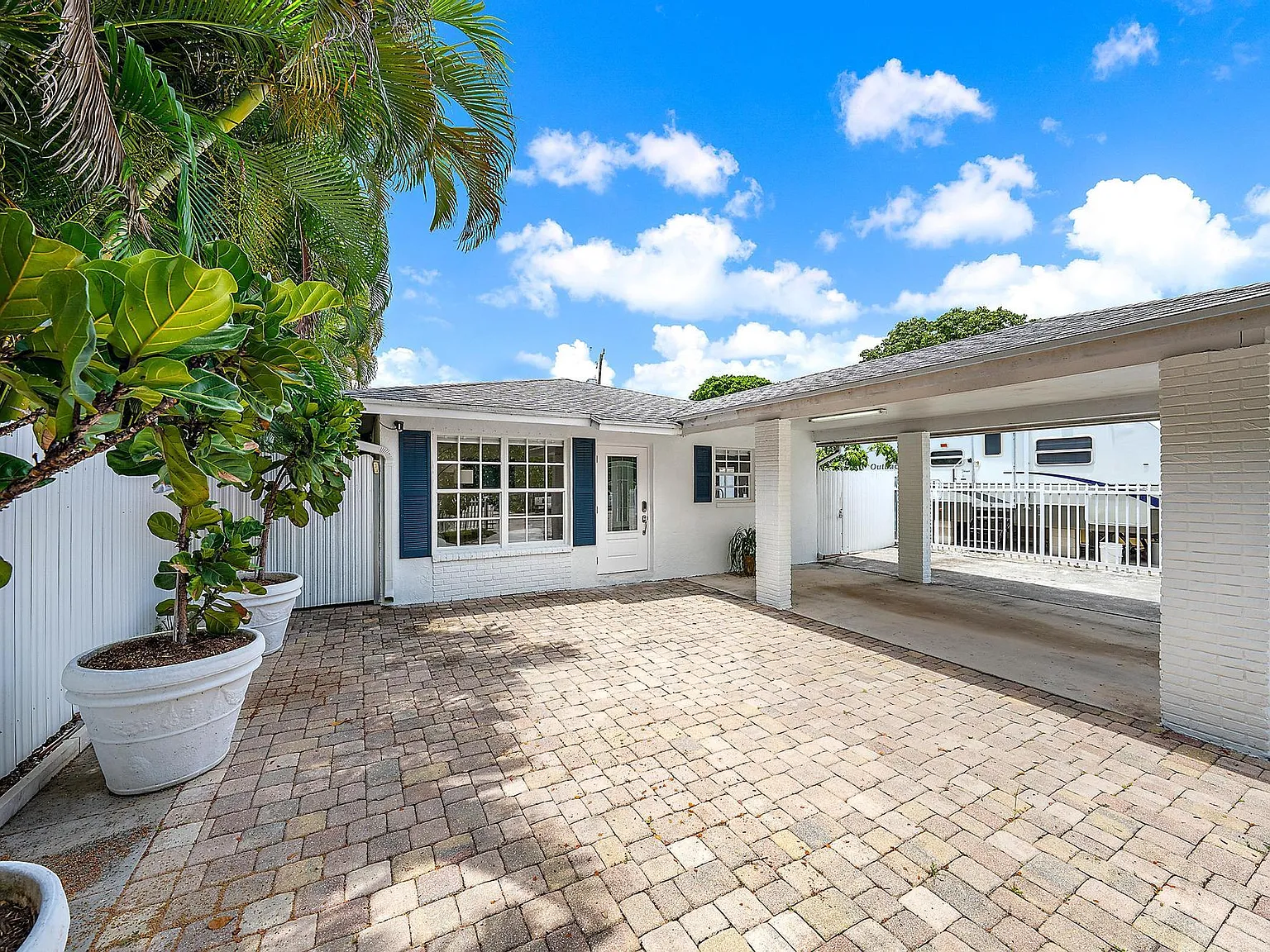 3 bed, 1.0 bath, 910 sqft, $3,250 — Photo 4