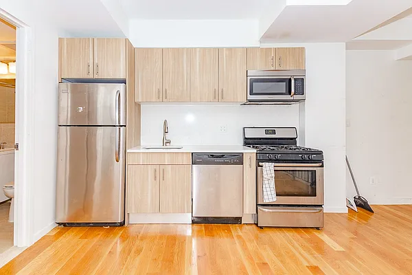 Rented by MySpaceNYC | media 29