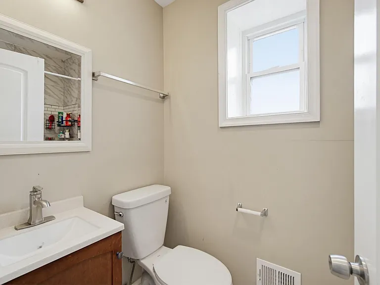 1429 Olive St — Photo 20