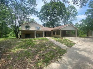 516 Woodlake Dr, Converse, LA 71419