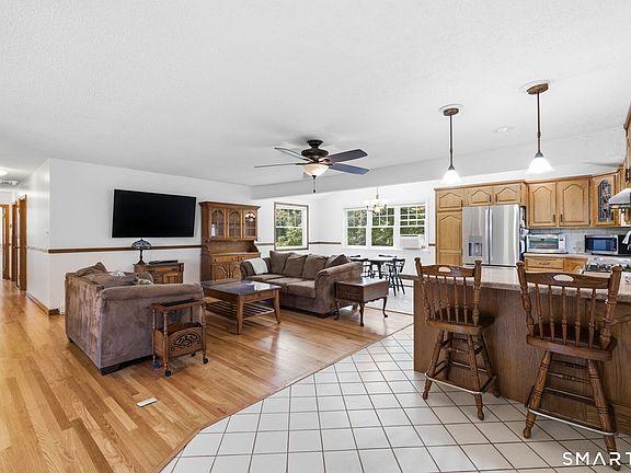 4th image of 256 Fairlawn Drive