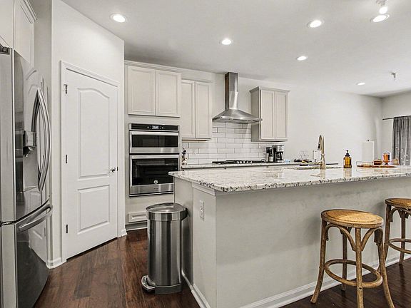 4th image of 2981 Havre St