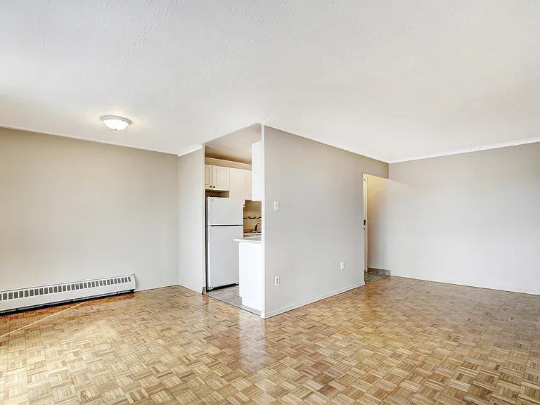 2503 Hurontario St — Photo 14
