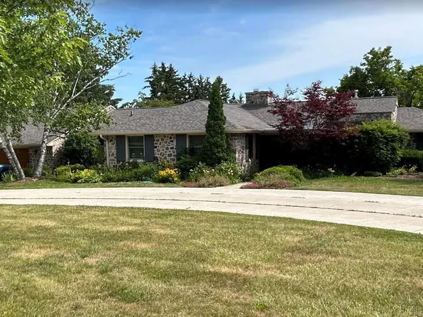 503 Riverview DRIVE, Thiensville, WI 53092